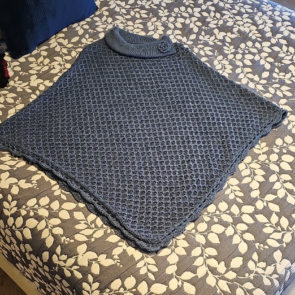 Women's Blue Knit Shawl